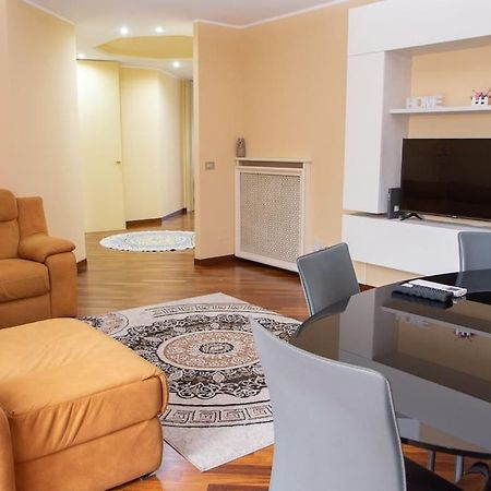 Appartamento Grazioso Con Parcheggio Privato Piacenza Buitenkant foto