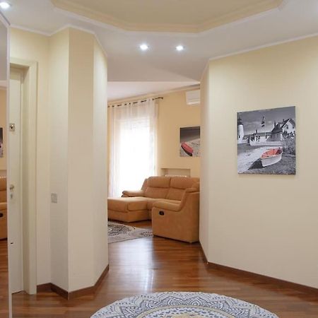 Appartamento Grazioso Con Parcheggio Privato Piacenza Buitenkant foto