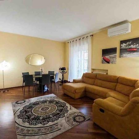 Appartamento Grazioso Con Parcheggio Privato Piacenza Buitenkant foto