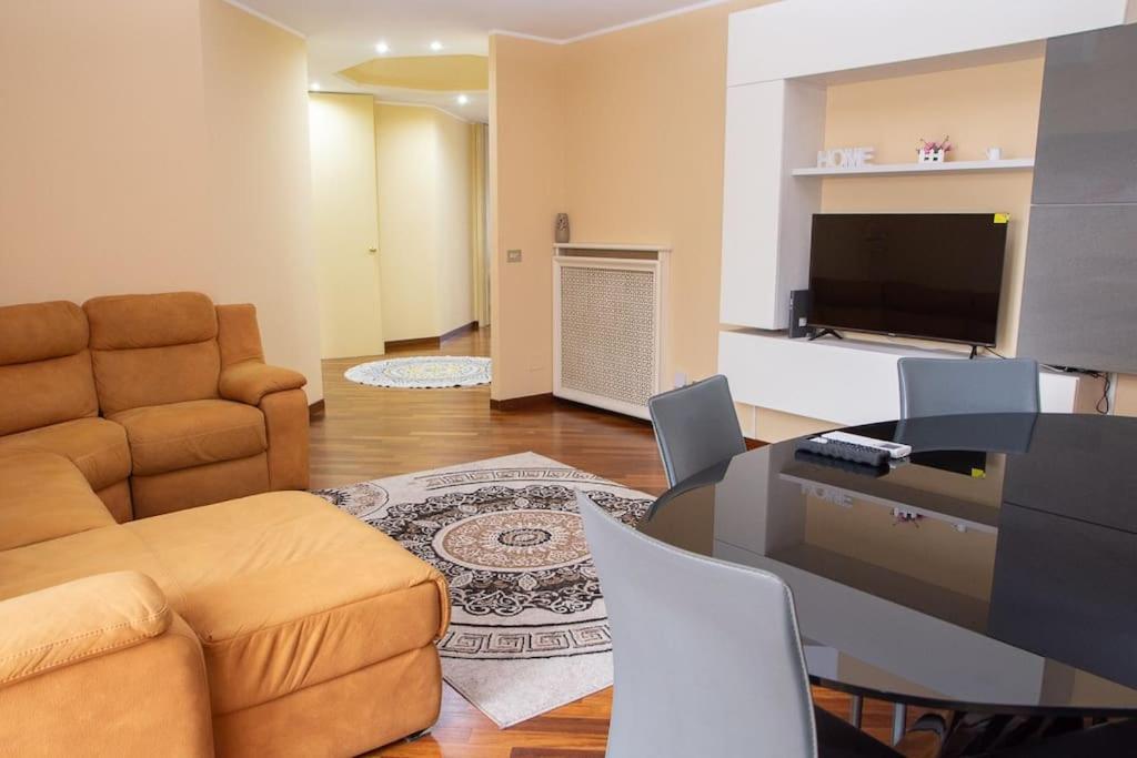 Appartamento Grazioso Con Parcheggio Privato Piacenza Buitenkant foto