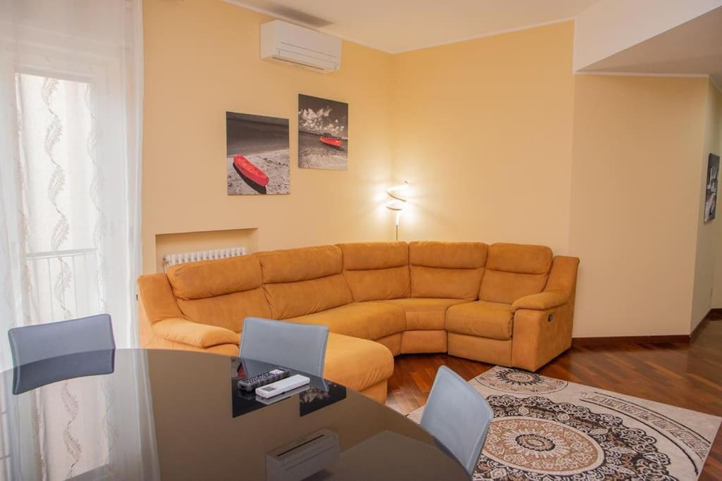 Appartamento Grazioso Con Parcheggio Privato Piacenza Buitenkant foto